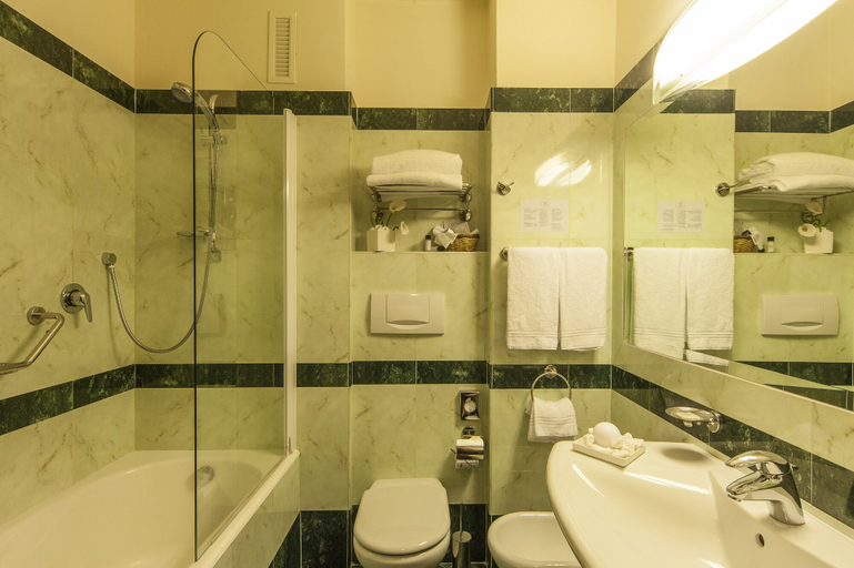 Bathroom 5, NilHotel Florence, Florence