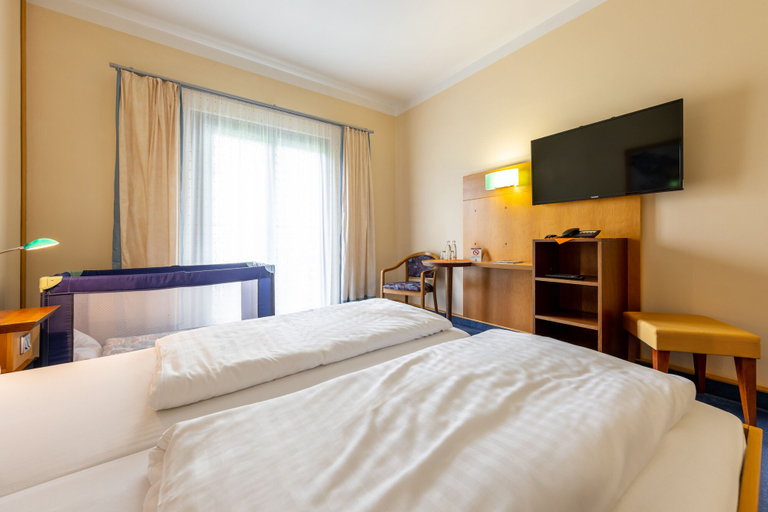 Bedroom 3, Raststättenhotel Dresdner Tor Süd, Sächsische Schweiz-Osterzgebirge