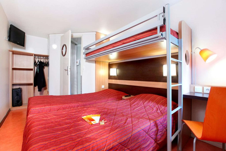Bedroom 4, Premiere Classe Bourges (6 kms du centre-ville), Cher