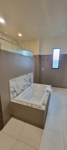 Bathroom 5, The Atlee Suites, Holmes