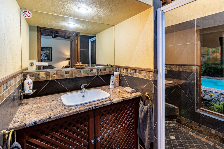 Bathroom 4, Mhlati Guest Cottages, Ehlanzeni