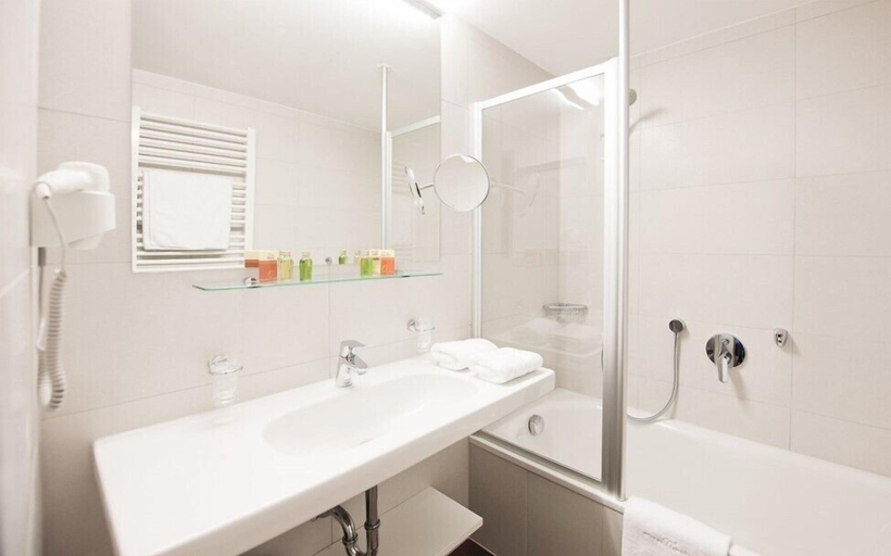 Bathroom 3, Mondschein Hotel and Chalet, Bludenz