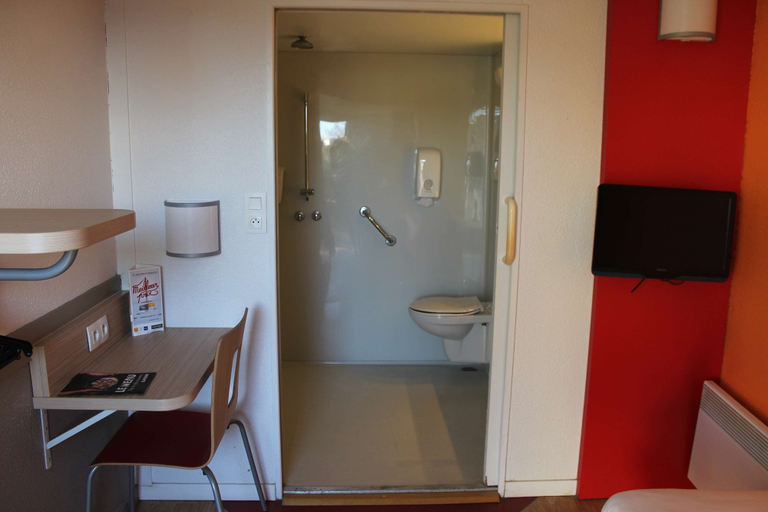 Bathroom 5, Premiere Classe Dijon Sud - Marsannay, Côte-d'Or