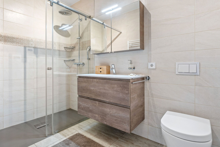 Bathroom, Modern 2-Bedroom Apartment ID227, Luxembourg