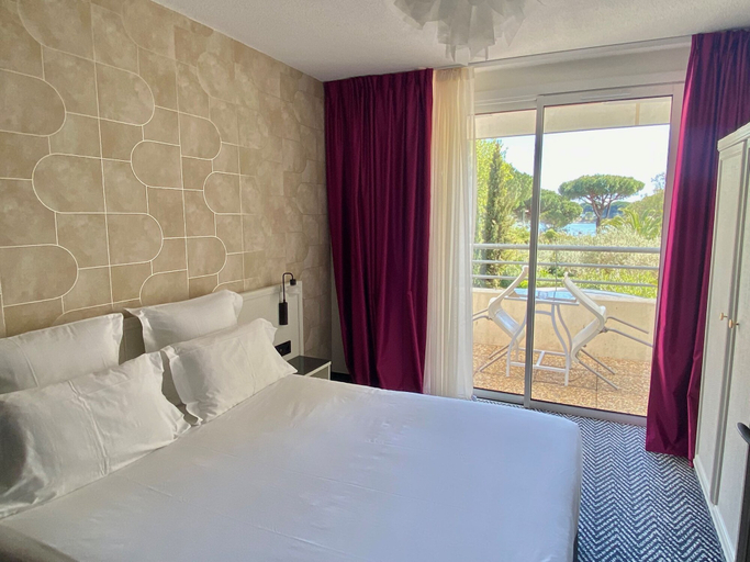 Bedroom 4, Golf Hôtel, Hérault
