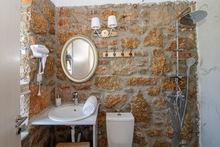 Bathroom, To Stolidi tis Psinthou, South Aegean