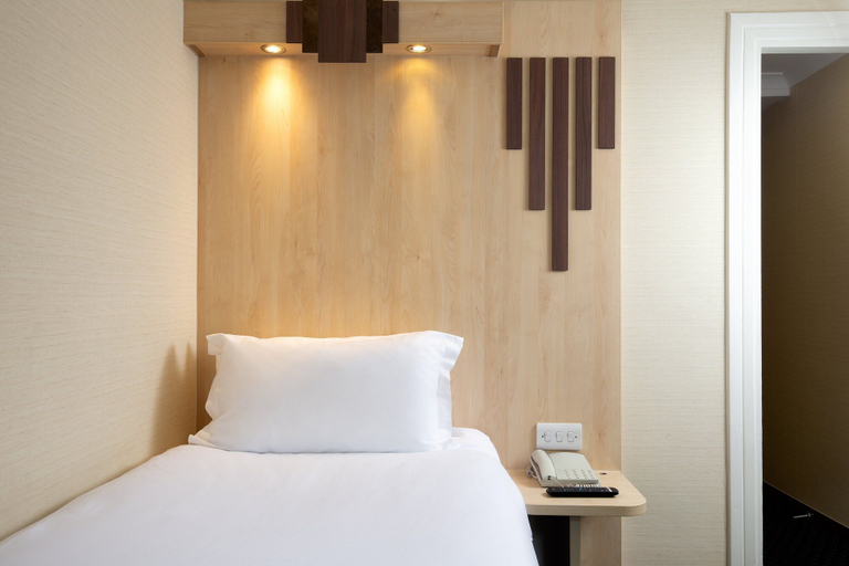 Bedroom 3, Tavistock Hotel, London