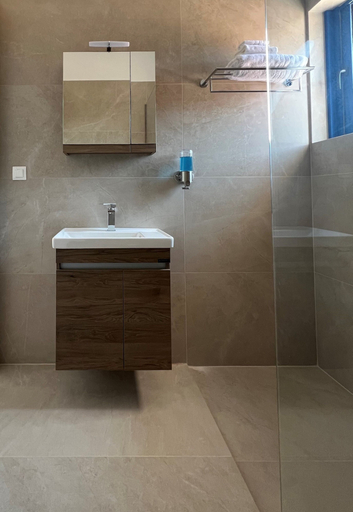 Bathroom 2, KYTHERA BEACH APARTMENTS, Attica