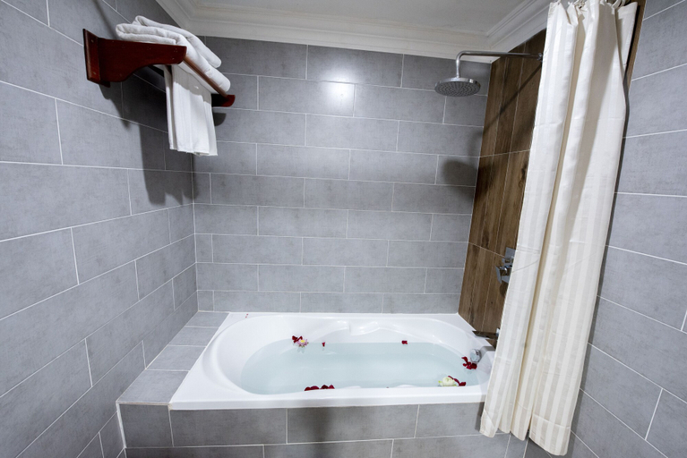 Bathroom 5, The Suite By Royal Crown Hotel, Siem Reap