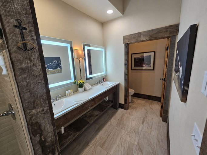 Bathroom 3, Eaglescape Suites and Event Center, Custer