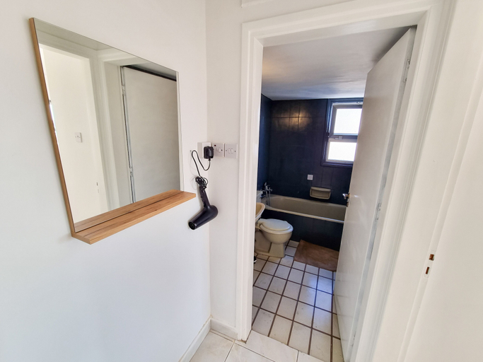 Bathroom, City View Rooms, Larnaca