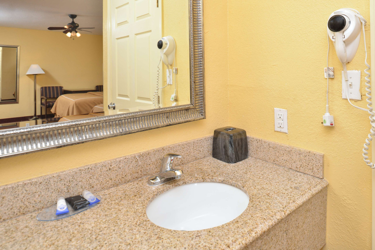 Bathroom 4, Americas Best Value Inn Winnsboro, LA, Franklin
