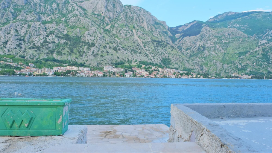 Others 4, Nature View Cozy Flat 1 min to Sea in Kotor