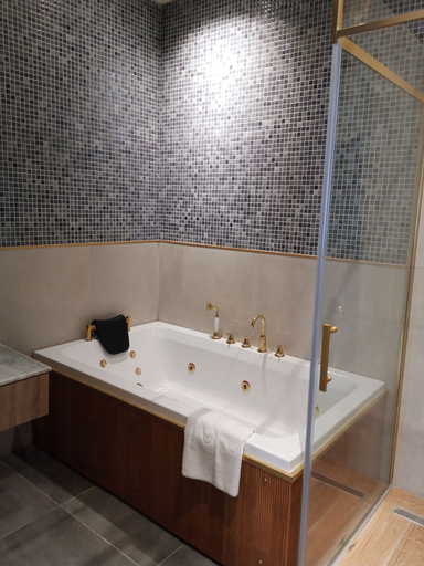 Bathroom 5, Taksim Bosphorus Hotel, Beyoğlu