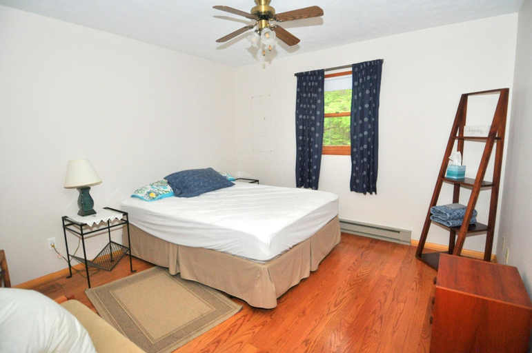 Bedroom 3, Rosies Creekside Retreat - 3 BR Escape!, Morgan