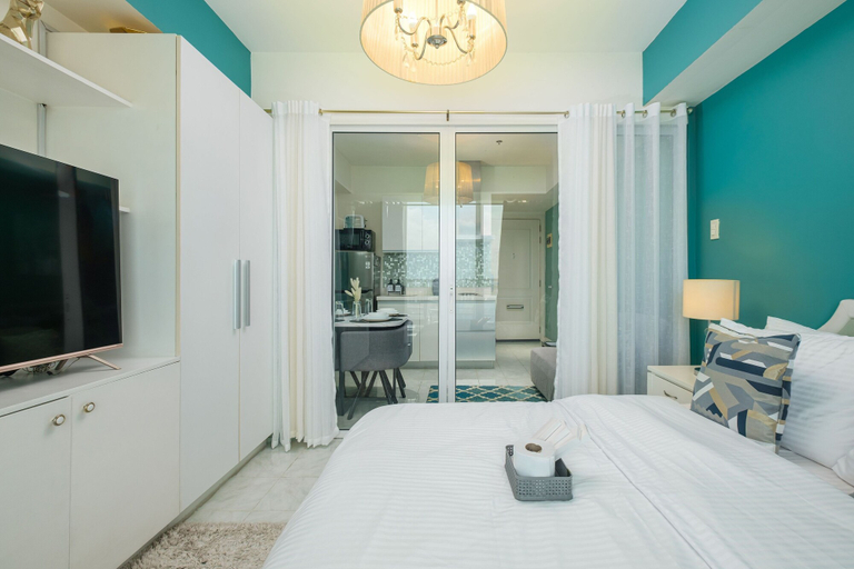 Bedroom 2, O&O Group- 1BR Azure Resort Pool Beach Netflix, Taguig