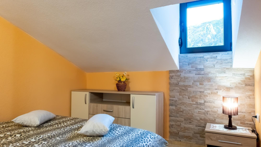 Bedroom 2, Nature View Cozy Flat 1 min to Sea in Kotor