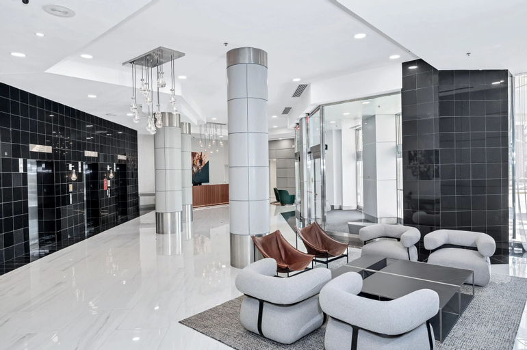 Gorgeous Apt with Rooftop City View, Arlington