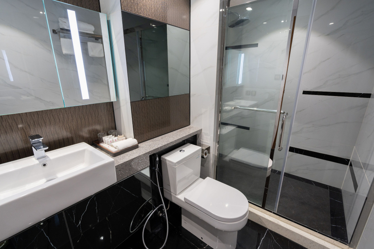 Bathroom 2, One Euphoria Luxe Hotel, Mabalacat