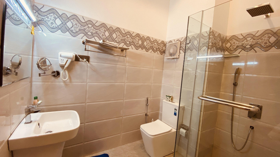 Bathroom 4, Ziegler Cottage, Negombo