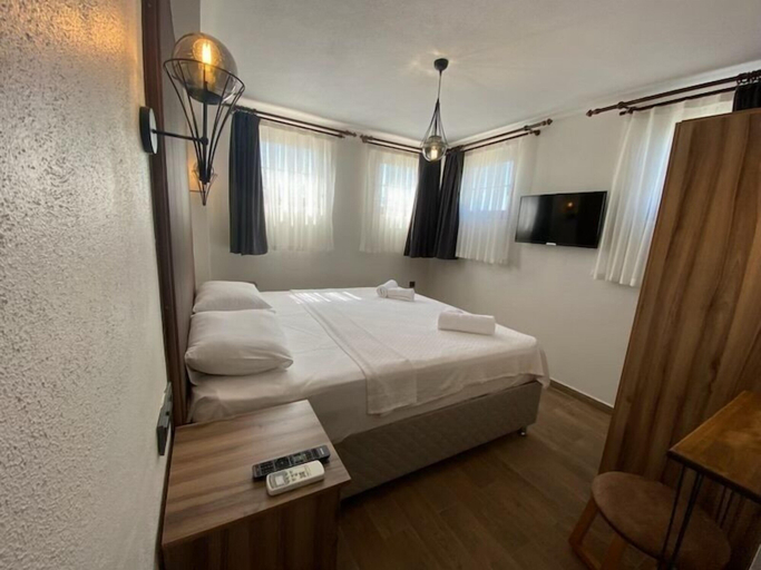 Bedroom 2, Tinos Otel & Bağ Evi (+12 Yaş), Bozcaada