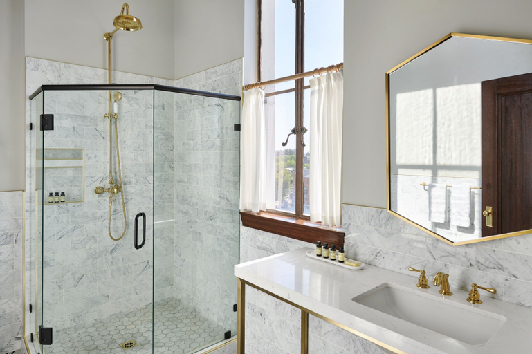 Bathroom 16