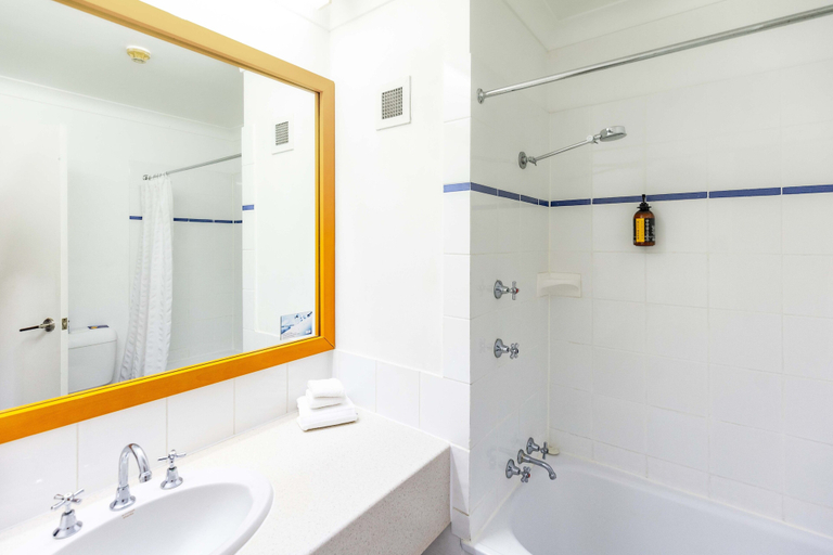 Bathroom 5, Paradise Resort Gold Coast, Gold Coast
