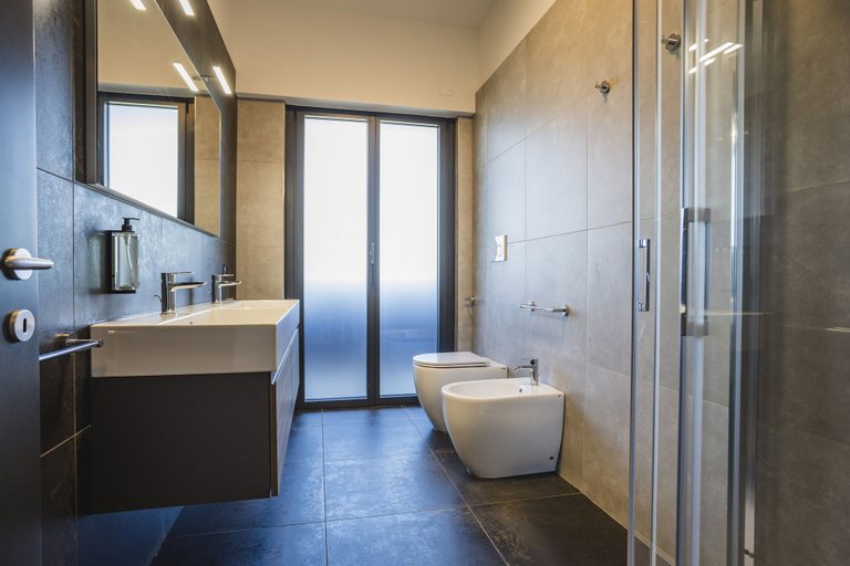 Bathroom 3, Residence 9 Line, Ravenna