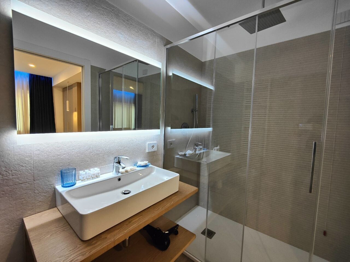 Bathroom 2, Carducci Art Guesthouse, Oristano