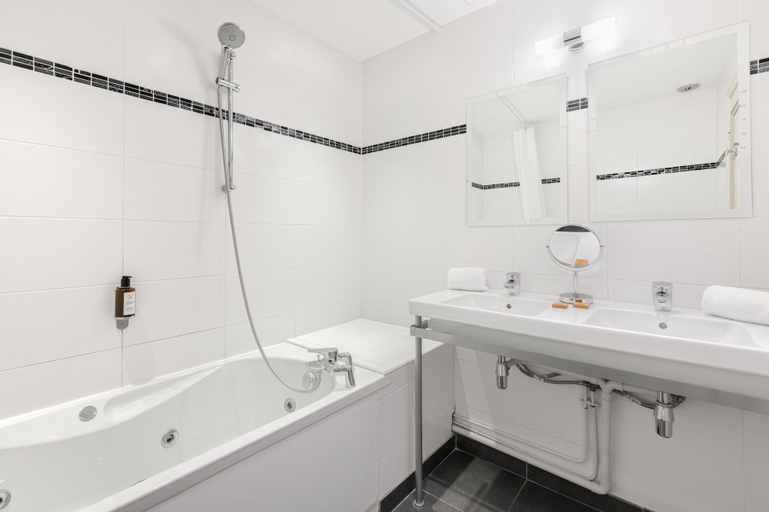 Bedroom 4, Le Phenix Hotel, Rhône