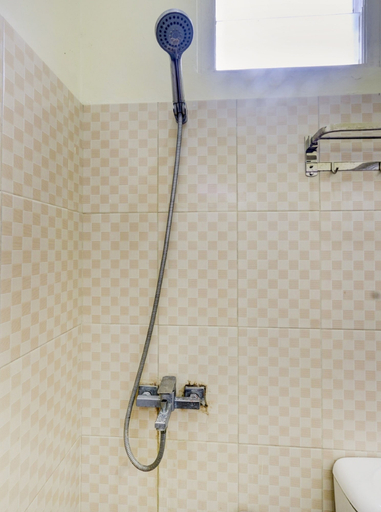 Bathroom 3, Capital O 90709 Djati Guest House, Kudus