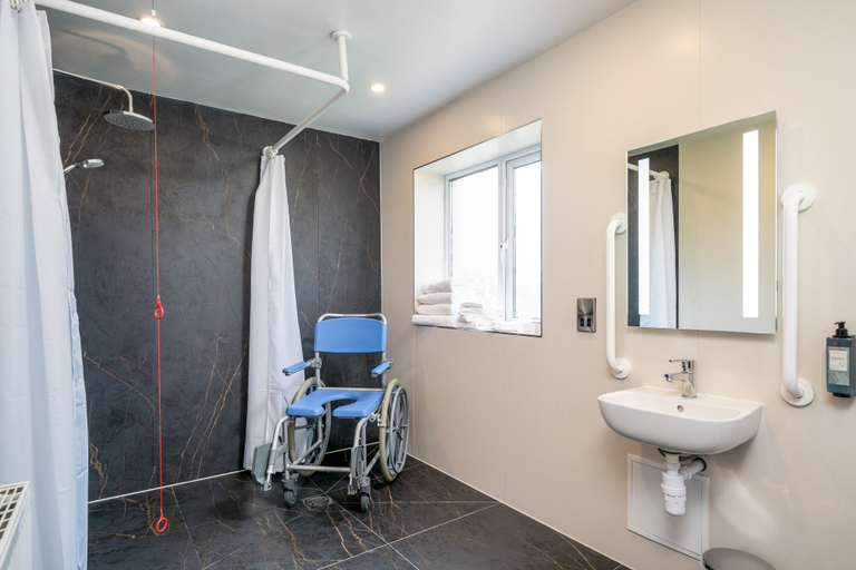 Bathroom 5, Rochestown Lodge Hotel, Dublin
