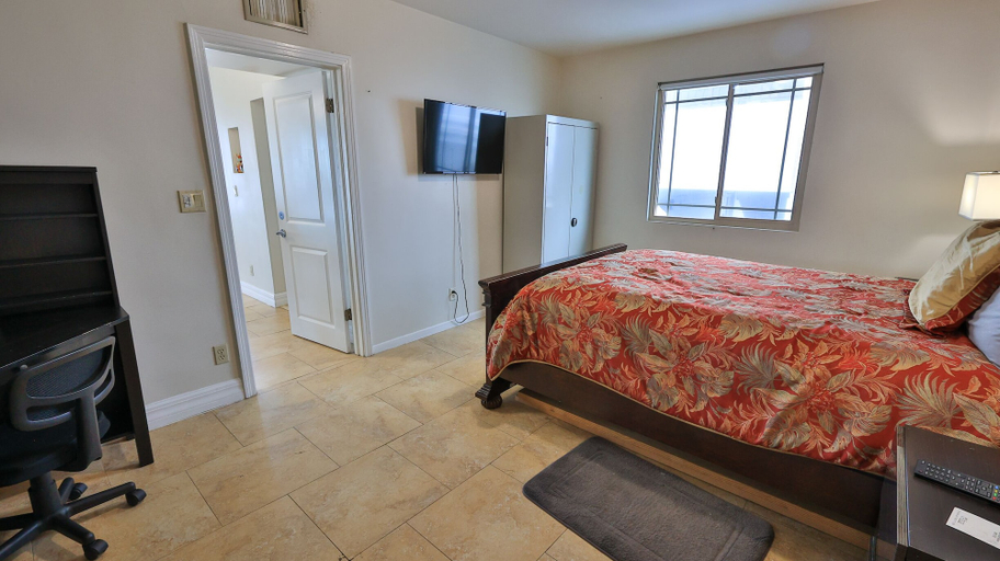 Bedroom 4, Driftwood Beach Motel, Volusia