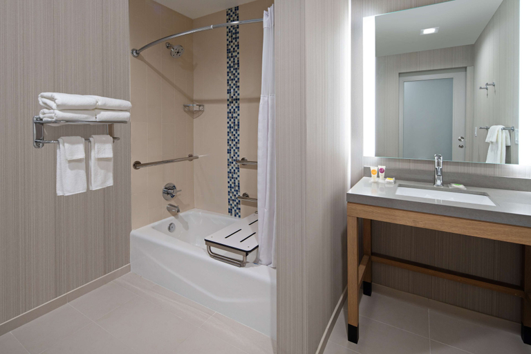 Bathroom 4, Hyatt Place Bakersfield, Kern
