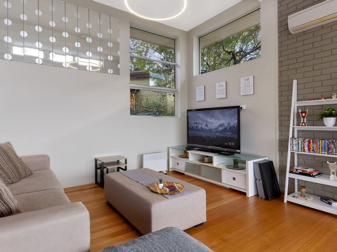 Others 3, Spectacular Views - 5 Bedroom House, Hobart