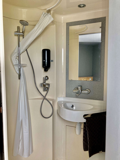 Bathroom 5, Hotel Première Classe La Rochelle Sud - Aytré, Charente-Maritime