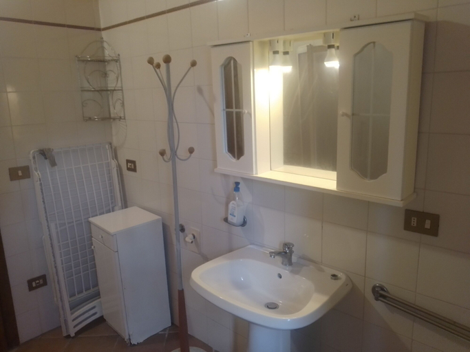 Bathroom 3, Torre Prima 1, Siena