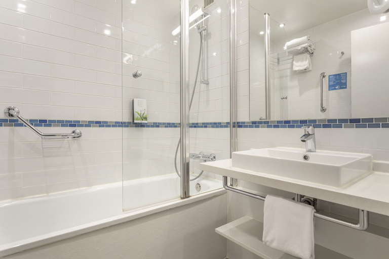 Bathroom 5, Le Club Mougins, Alpes-Maritimes