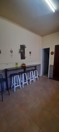 Others 5, Pequeña Estacion B&B, Capital