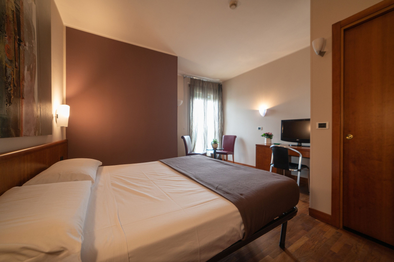 Bedroom 2, HOTEL QUERINI - Essential Business Hotel, Sandrigo, Vicenza