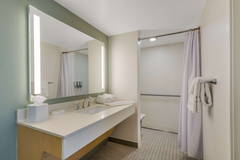 Bathroom 5, Sonesta ES Suites Orlando - International Drive, Orange