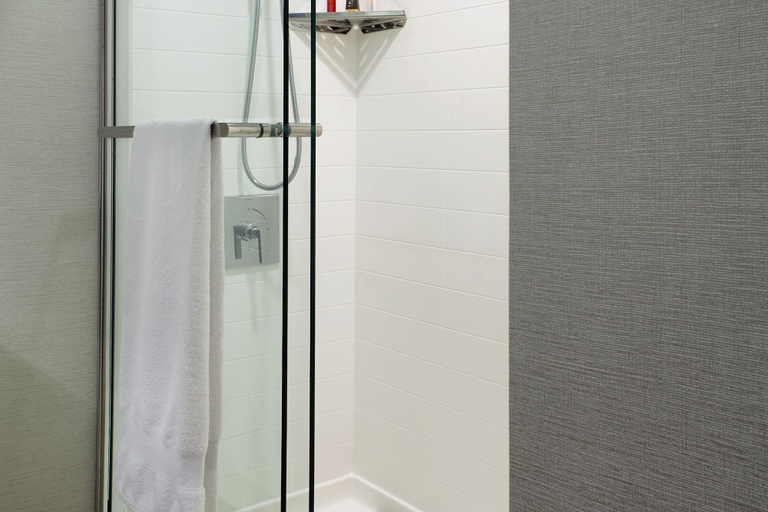 Bathroom 5, Marriott Cincinnati Northeast, Warren