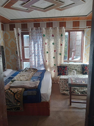 Bedroom 2, Goroomgo Fiza Guest House Pahalgam, Anantnag