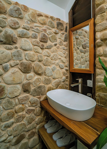 Bathroom 4, Green Valley Veal Pouch, Kampot