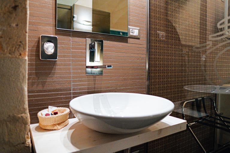 Bathroom 4, Ai Quarti Sottani, Matera