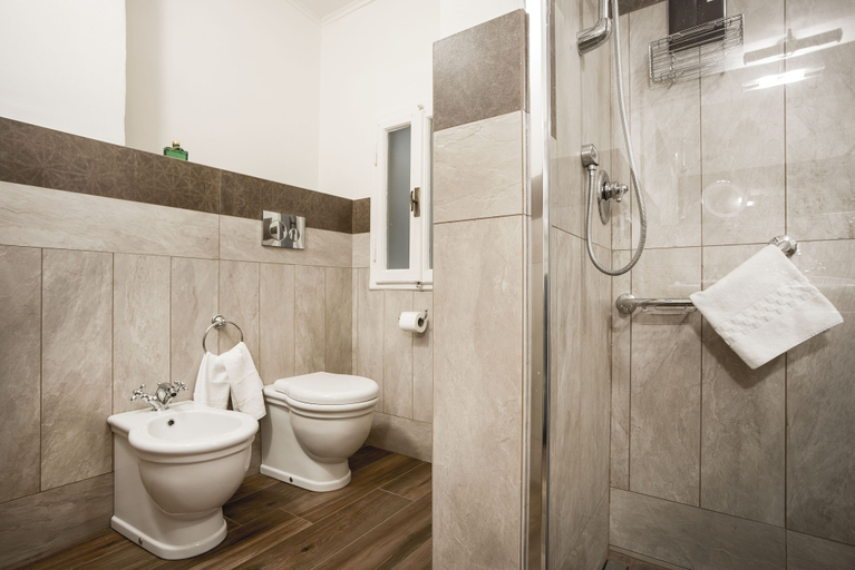 Bathroom 5, Residenza delle arti, Florence