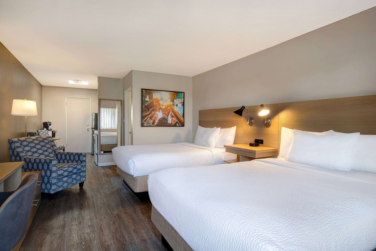 Bedroom 4, Days Inn by Wyndham Victoria Uptown, Capital