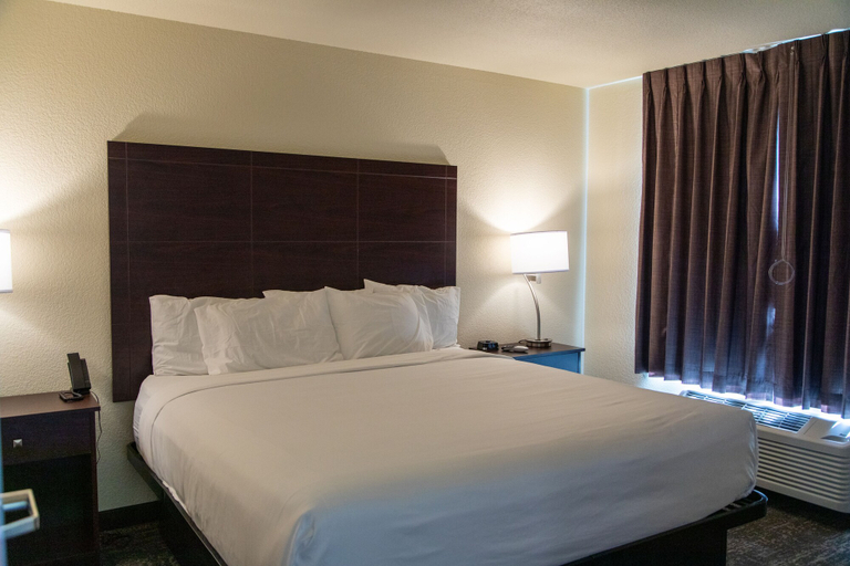 Bedroom 3, Cobblestone Inn & Suites - Springfield, Baca