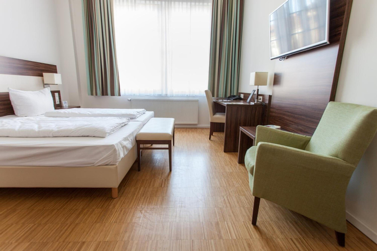 Bedroom 4, Hotel Halber Mond, Bergstraße