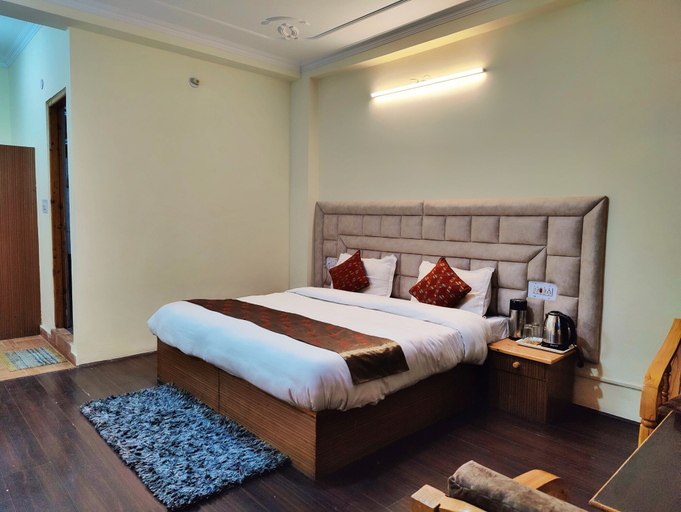 Others 5, Celebriti by Aransh Group, Kullu